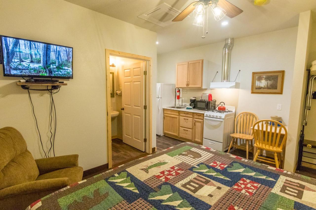 June Lake Motel Bagian luar foto