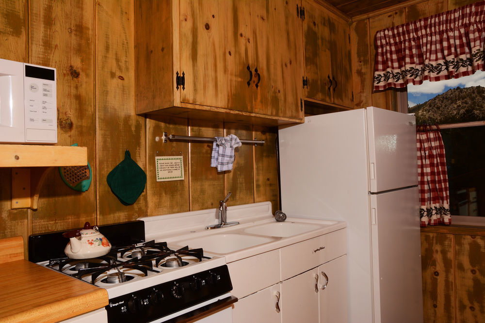 June Lake Motel Bagian luar foto